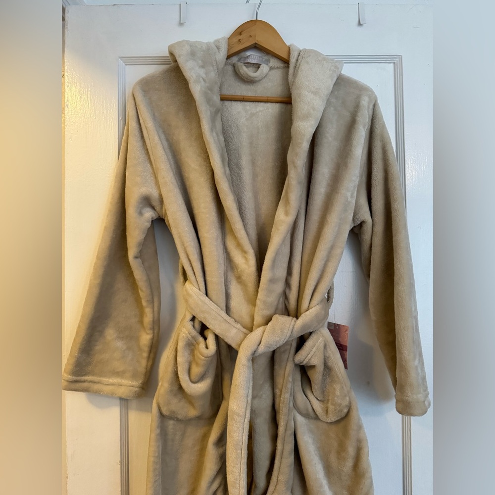 Brand new with tags Summer Rose cozy robe!